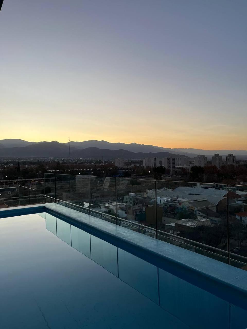 Apartamento Centrico Con Las Mejores Vistas De Mendoza Exterior foto